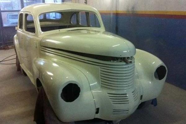 Sinan Gler, Bolu Sanayi Sitesi'ndeki klasik otomobillerin kaporta ve boya ilerinden anlayan ustalarla birlikte 1.5 ylda arac yaklak 45 bin TL harcayarak yeniden yaratt.