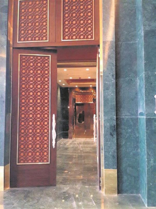 Altnda Pentagon modeli Harekat Merkezi'nin yer ald kampus, yksek gvenlik asndan tm zellikleri tayor. Doal afetlerde kriz merkezi, kimyasal, biyolojik, nkleer ve siber saldrlarda Hkmet Harekat Merkezi olarak kullanlacak yap bomba, fze gibi balistik silahlara, kimyasal ve nkleer saldrlara kar korunakl. Uydu dahil her trl haberleme olanana, kriptolu telefonlara sahip olan yapnn duvarlarnda her trl dinlemeye ve takibe kar ses ve elektromanyetik yaltm yapld. Harekt Merkezi elik destekli zel betondan yapld.