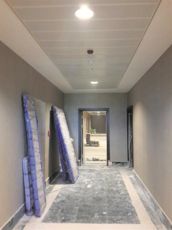 Kampuste Babakanlk letiim Merkezi (BMER), cami, kre, matbaa, lojman gibi yaplar da bulunuyor. Kampus Ankara'nn her tarafndan grlyor. Ana babakanlk binasnn yannda ariv, kapal otopark ve dier birimler iin de iki ayr yap bulunuyor. Binalarn ou blmnn aydnlatmas gne enerjisiyle salanacak. Bina faaliyete getikten sonra atk sular da deerlendirilecek. Biriktirilen yamur sular imlerin ve yeil alanlarn sulanmasnda kullanlacak. Binaya kurulan vantilasyon sistemi ieriye zel bir havalandrma salayacak.