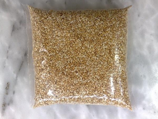 Susamdan elde edilen ya gneten koruyucu olarak kullanlabilir. Gne ndaki UVA ve UVB?den byk lde koruma salayc etkisi vardr.