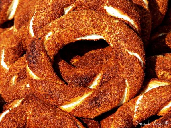 Susamda, sesamol, sesamin ve sesamolin adnda antioksidan bileikler yeralr.