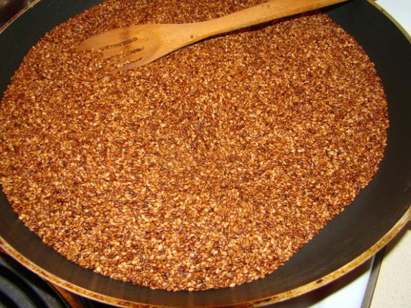 Sokaktaki satclardan tutun da en lks pastenelere kadar satlan, bir bardak ayla beraber afiyetle yediimiz simitin ne gibi faydalarnn olabileceini dnm mydnz?