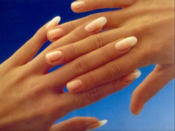 nsan elinde, en yava uzayan trnak ba parmanki, en hzl uzayan trnak ise orta parmankidir.