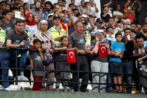 Sper Kupa finalinde lig ampiyonu Fenerbahe ile Trkiye Kupas galibi Galatasaray kar karya geldi.