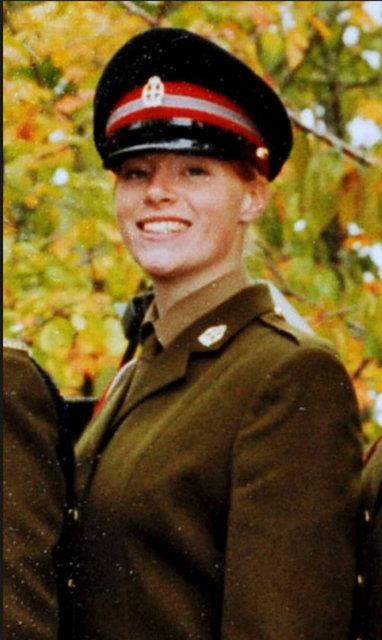 2002'de Irak sava srasnda bombal bir saldrda ar yaralanan kadn asker Hannah Campbell (30), 53 bin sterlinlik (187.2 bin TL) ameliyatlarla biyonik bir kadna dnt.