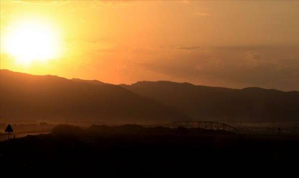 Kafkas, Zagros ve Elburz sradalar ile nfusun youn olarak bulunduu Bat blgesi en dalk kesim.