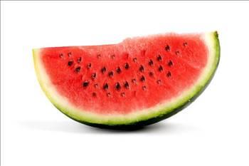 <p><b>KARPUZ:</b></p> A ve C vitamini ynnden zengin. erdii yararl maddeler vcudu kansere kar koruyup, toksik maddelerden arndryor.