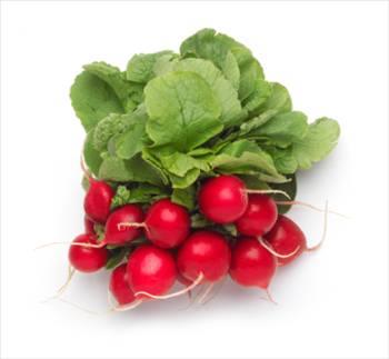 <p><b>KIRMIZI TURP:</b></p> Akcier kanseri riskini azaltr, meme kanserinden korur. Bol miktarda turp salatas tketin.