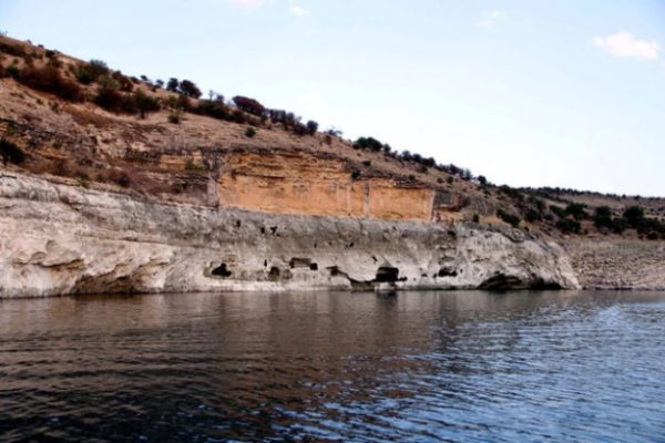 Yenipayam ky sakinlerinden Mehmet zdem (55) ise kaleyle ilgili olarak dedelerinin kendilerine eitli hikayeler anlattklarn ancak kesin bir bilgiye sahip olmadklarn syledi.
