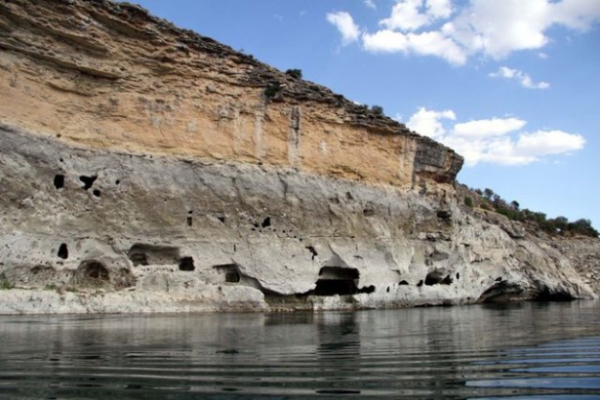 Mehmet zdem: "Sularn ekilmesi, Hastek Kalesi'ni grmek isteyenler iin byk bir frsat. Bu gzellii ve tarihi yapy insanlar gelip grmeli" dedi.