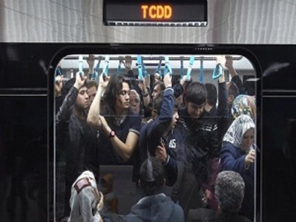 Bu fobi insanlarn evden kmasna, arabada seyahat etmesine ya da kalabalk bir alanda bulunmasna engel olabiliyor.