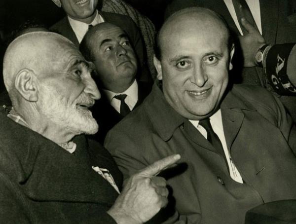 <br><b>MLL RADE DEMREL DED</b></br>  <br>28 Kasm 1964 - Adalet Partisi</br>    <p>Sleyman Demirel 1962'de siyasetten ekilmiti. Ancak 1964'te Adalet Partisi Genel Bakan Ragp Gmpala hayatn kaybedince geri dnd. "Adalet Partisi kurulduundan beri ne ithamlara ve iftiralara maruz kald. 'Gerici' denildi. 'inklaplara kar' denildi, 'Atatrk ilkelerine kar' denildi. Neden? nk Adalet Partisi, 'Halk biz idare ederiz, sese de ederiz, semese de ederiz. Bizden baka kimse idare edemez' diye dnen siyasi muarzlar iin ciddi bir tehlike tekil ediyordu..." dedii konumasyla genel bakanl farkl kazand.</p>