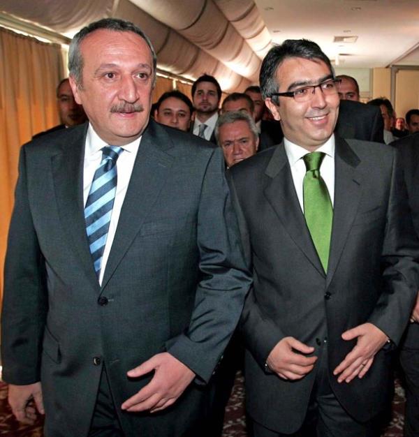 <br><b>PARTN YAVACA YERE BIRAK</b></br>  <br><b>Mays / Haziran 2007 - ANAP / DYP</b></br>    <p>ki partinin birleme karar almasnn ardndan DYP 27 Mays'ta, ANAP da 2 Haziran'da son kongrelerini yapt. Bylece Turgut zal'n 1980'lere damgasn vuran ANAP' tarihe karyordu. Birlemede alt izilen noktalardan biri "Genel bakanlk krizi yaanmayacak" aklamalaryd. Gerekten de yaanmad. Mehmet Aar, Erkan Mumcu'yu abuk tarafndan partinin ve siyasetin dna iterek tek bana genel bakan oldu. </p>  (KAYNAK:HRRYET)