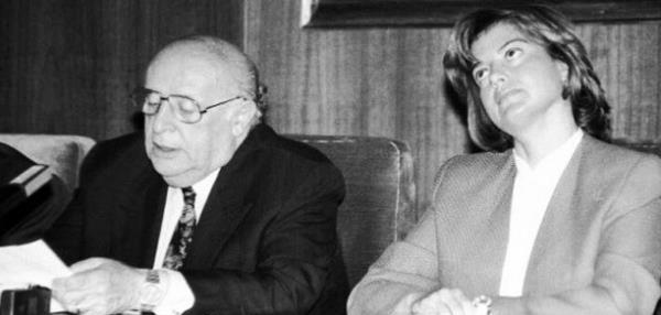 Cumhurbakanl seiminin ardndan hem AK Parti hem CHP de yenilik araynda. kisi de kongreye gidiyor. Onlar genel bakanlarn ararken akllara Trk siyasi hayatnn unutulmaz kongreleri geldi. te tarihe adn yazan kongreler...