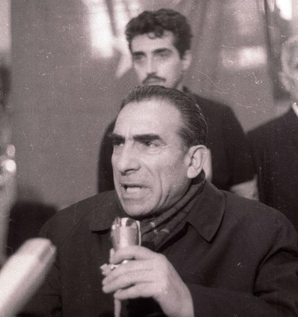 <br><b>MHP'NN DOUU</b></br>  <br><b>9 ubat 1969 - CMKP</b></br>    <p>Trkiye tarihinin en renkli politikaclar arasnda anlan Osman Blkba'nn kongreleri de enlikliydi. nce Millet Partisi, sonra Cumhuriyeti Millet Partisi en son Cumhuriyeti Kyl Millet Partisi'nin banda yer ald. 1965'te Alparslan Trke ve silah arkadalar CKMP'ye katld. Blkba "Yahu, bizim eski parti, ordu kararghna dnd. izme gcrtsndan, kl akrtsndan girilmiyor" yorumunu yaparken CKMP, 9 ubat 1969'da "Toroslarn eteinde, bu kutsal topraklar zerinde tekevvn eden irade yeni bir Ergenekon mjdeliyor" szleriyle alan kongreyle Milliyeti Hareket Partisi adn ald.</p>