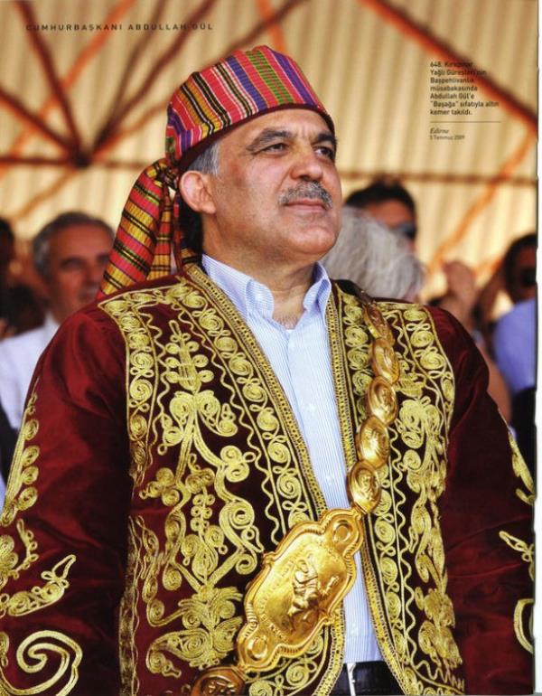 648. Krkpnar Yal Greleri'nin Bapehlivanlk msabakasnda Abdullah Gl'e ''Baaa'' sfatyla altn kemer takld. (Edirne-5 Temmuz 2009)