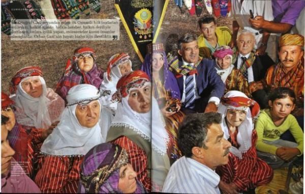 Abdullah Gl, Erturul Gazi'yi Anma ve St enlikleri'nde Trkiye'nin drt bir yanndan gelen Yrklerin adrlarn ziyaret etti. (Bilecik-14 Eyll 2008)