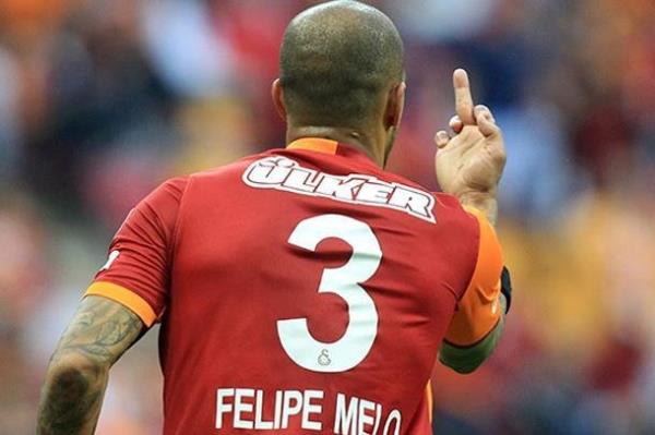 <br>Hakeme dil kard, rakibe parmak gsterdi (3 Mays 2014 / Galatasaray-Genlerbirlii)</br>  Man 75. dakikasnda rakip takmdan Deniz Naki ile tartmaya girdi ve bu oyuncuya kafa att. Ardndan, srt dnk olan hakeme dilini kard ve daha sonrasnda da Hakan Aslanta'a orta parman gsterdi.