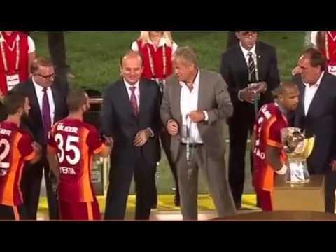 <br>TFF Bakan'n yine pas geti (25 Austos 2014 / Fenerbahe-Galatasaray)</br>  Ziraat Trkiye Kupas finalinde elini skmad Trkiye Futbol Federasyonu Bakan Yldrm Demirren'i yine pas geti.