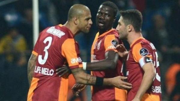 Fenerbahe Kulb, Sper Kupa finalinde Volkan Demirel ile gerginlik yaayan Felipe Melo'nun, centilmenlik d hareketleri ve davranlarnn yer ald fotoraf, video ve gazete haberlerinden oluan bir dosyay Trkiye Futbol Federasyonu'na sunmaya hazrlanyor.   Dosyas gerekten kabark olan Brezilyal futbolcunun baz vukuatlar yle