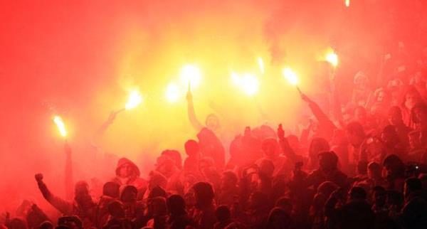 irkin ve kt tezahratta bulunan kulplere ceza verilecek. irkin ve kt tezahrat eyleminin evsahibi takm, misafir takm ve Trkiye Kupas msabakalar asndan ayr ayr cezalar ngrld. Ayrca, bu cezalarn uygulamasnda kulplerin evsahibi olarak oynad msabakada ald cezalar sadece evsahibi olarak oynayaca karlamalarda ve misafir kulp olarak oynad malarda ald ceza, misafir kulp olarak oynayaca msabakalarda infaz edilecek. Benzer ekilde, lig msabakalarnda alnan cezalar lig malarnda ve kupa msabakalarnda alnan cezalar kupa karlamalarnda infaz edilecek.