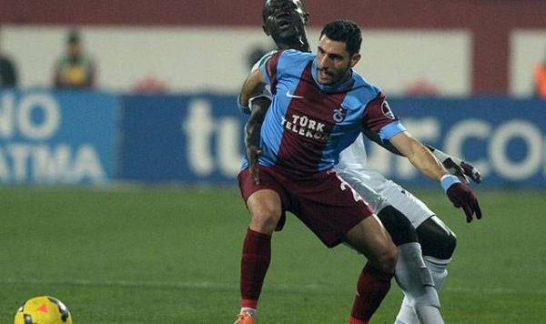 Seyircisiz oynama cezasnn infaznn final msabakasna denk gelmesi halinde bu msabakada seyircisiz oynama cezas infaz edilmeyecek ve bir sonraki resmi msabakada infaz edilecek. Bu noktada, seyircisiz oynama ve saha kapatma cezalarnn infaznda profesyonel lig ve Trkiye Kupas msabakalar ayr kategori saylacak ve her ceza kendi kategorisinde infaz edilecek. Ayrca infaz tamamlanmayan seyircisiz oynama cezalar disiplin kurullar tarafndan lehe hkm erevesinden re'sen yeniden deerlendirilecek.