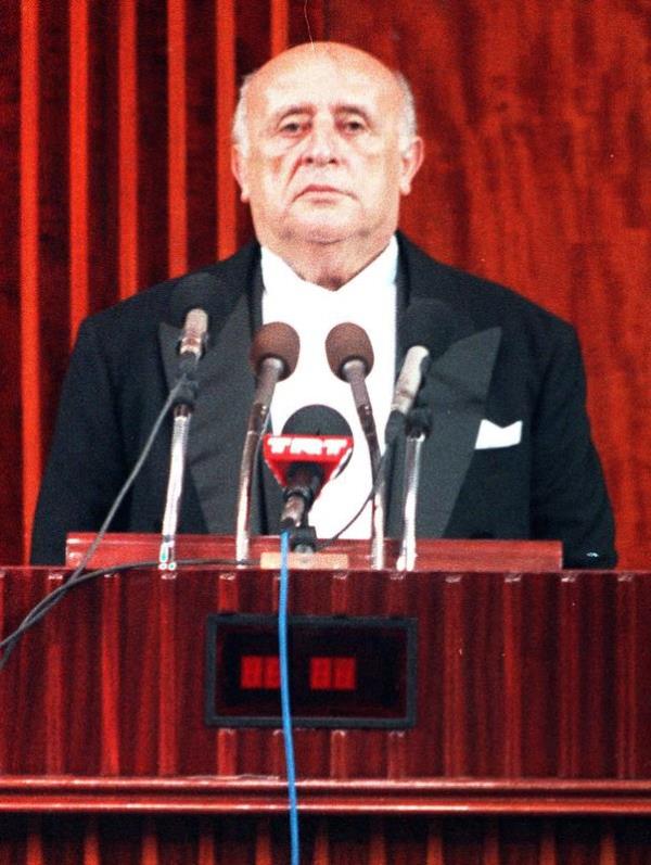 Trkiye Cumhuriyeti'nin 9'uncu cumhurbakan seilen Sleyman Demirel TBMM'de yemin etti.