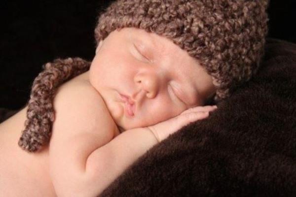 Gece uykusunun eksik kalmasnn bir dier olumsuz etkisi de gn boyunca konsantrasyon eksiklii, davran bozukluu ve okuldaki performansn olumsuz etkilenmesi olarak gsterilebilir.