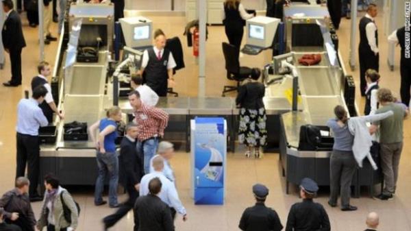 Havaalan gvenliine bazen yolcularn yle eyalar taklyor ki, gvenlik grevlileri gzlerine inanamyor. te uak yolcularnn zerinde tayp son anda zerinde yakalanan en tuhaf 'ey'ler...