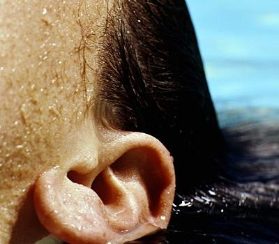 Bu nedenle zellikle havuz, deniz ve dutan sonra kulan nemini almak yeterli oluyor.