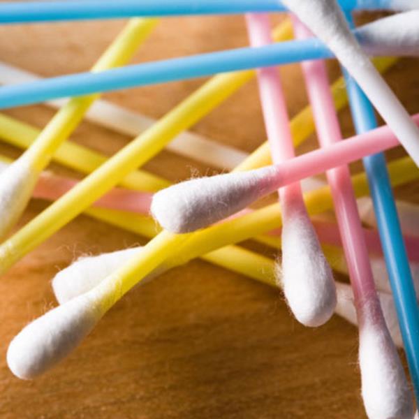 O zedelenmeler ve atlaklardan bakteriler kolayca girerek d kulak yolunda enfeksiyona neden olabiliyor.