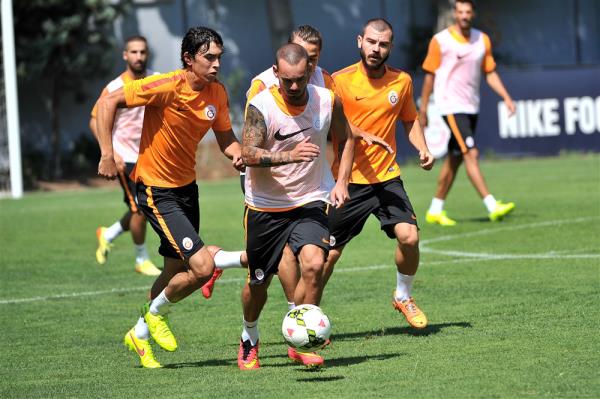 Galatasaray iin iyi bir kura ayrca Trklerin youn olarak yaad lkelerin takmlarnn kmas da art bir avantaj