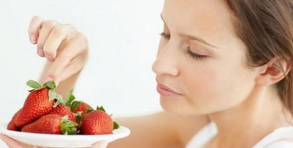 oumuz mide yanmas ve hazmszlk gibi ikayetlerle zaman zaman doktora bavururuz.  Aslnda bu ikayetlerden kurtulmann yolu yediklerinize dikkat etmekten geer.