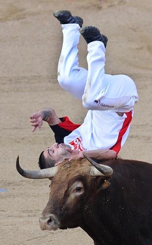"Recortador" denilen bu "sanatlar" matadorlardan ayran en nemli zellikleri ise boalar ldrmemeleri...