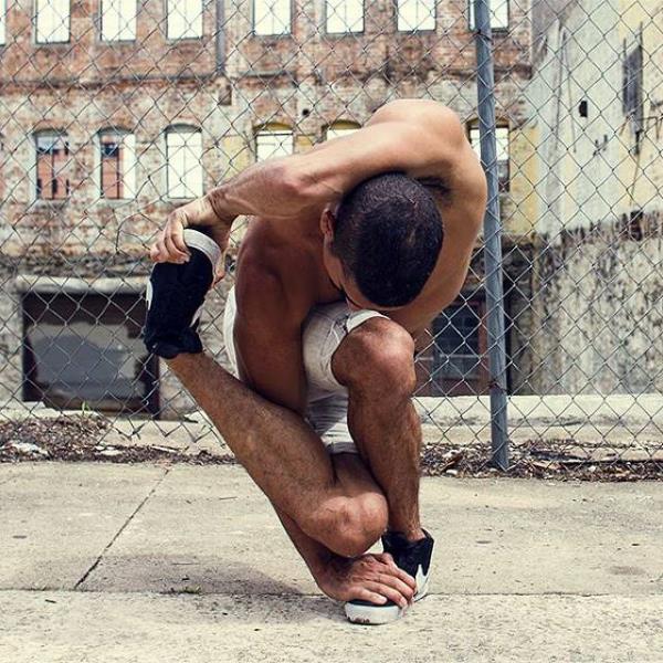 imdi 27 yandaki dans vcudunu dardan bakldnda imkansz olarak grnen ekillere sokarak sanatn sergilemeye devam ediyor. Vcudunu, ellerini, kollarn birbirine dolayarak yapt hareketlerini instagram hesabndan paylaarak dnya apnda bilinen bir dans haline geldi.