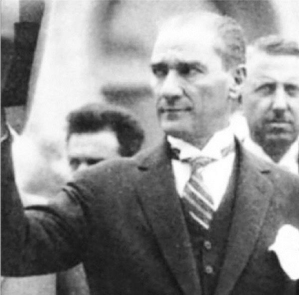 <br>ZGE ULUSOY</br>  Atam izindeyiz...Guzel ulkem Turkiye Cumhuriyetinin Zafer Bayrami kutlu olsun