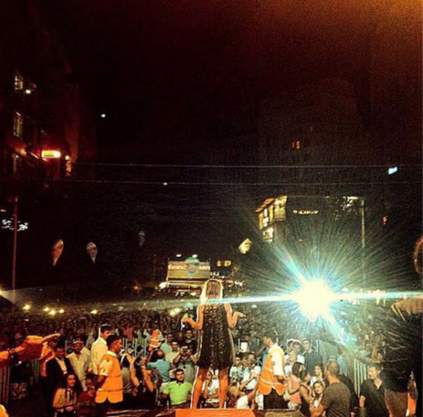 DEMET AKALIN  Dnyann en gzel iini yapyorumm ok sevilmekte cabas Allahm krlerim sana minnettarlm beni hep zirvede tutan canlara