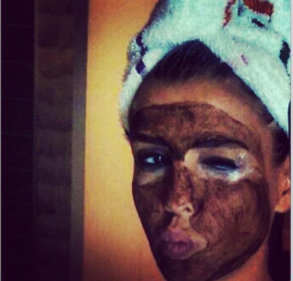 GLBEN ERGEN  e, yarin yolumuz uzun&#65533;. konser ncesi bakim maskesi