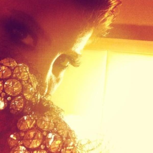 GLBEN ERGEN   Sahne ncesi minik bi detay...