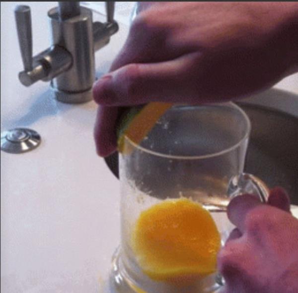 Mango, avakado ya da kavun gibi meyvelerin kabuklar iin bardak kullanlmas...