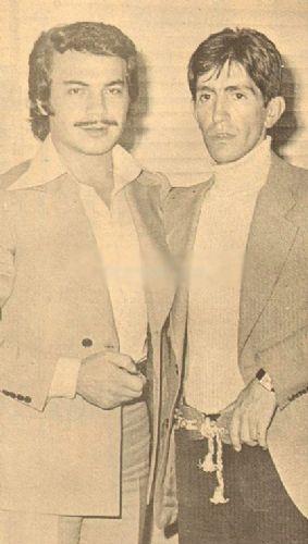 Bar Mano ile Orhan Gencebay?n ilk bulumas Kelebek gazetesinin aracl ile iki nl mzisyen ilk defa biraraya geliyor. Yaz ileri ofisinde gerekleen bu tanma iin Bar Mano unlar sylyor : ?Ben Orhan Gencebay? eskiden beri takdir ederim. Dncelerimiz, yapmak istediklerimiz, mzik anlaymz ayn. Hatta yetime eklimiz bile benziyor. Benim byk dedem Tamburi Ali