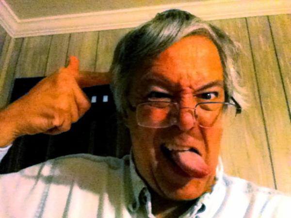 S1: Abuzittin'in kolu iyilemi mi?  <br>S2: Abuzittin'in koluna ne oldu ki?</br>