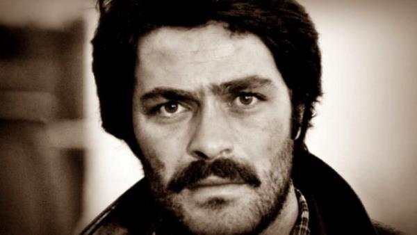 S1: Siz Adanallar neden soruya soruyla karlk verirsiniz?  <br>S2: Napacan garda?</br>