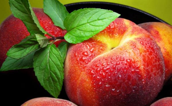 Potasyum, C vitamini, A vitamini, lutein ve zeaksantin gibi besin eleri ieren eftali, kolesterol ve sodyum iermiyor