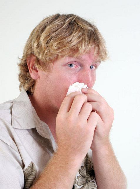 Hasta bireylerden uzak durun: Alt ve st solunum yollar bulac olup, mikroplar hasta bireylerin ksrp haprmasyla etrafa yaylyor. Nefes alp verirken de bu mikroplar ya da virsler hastaln size gemesine neden olabiliyor. Sonrasnda ise alt solunum yollarna inerek durumunuzu arlatrabiliyor.