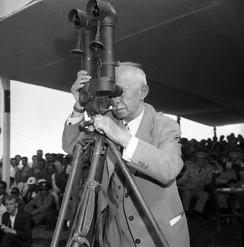 23 foto muhabirinin 160 fotorafnn yer ald sergi, 1 ay boyunca ak kalacak. 1 Eyll gn saat 18.00'den itibaren kaplar alacak olan serginin ziyaretileri, Trkiye'nin tarihine damga vurmu Cumhurbakanlar'nn ve haber fotoraflarnn tarihini izleyecek.