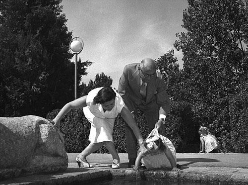 Gnmze ilikin fotoraflarn da yer ald sergide, Cumhurbakan Recep Tayyip Erdoan greve henz balad iin yalnzca 2 kare fotoraf bulunuyor.