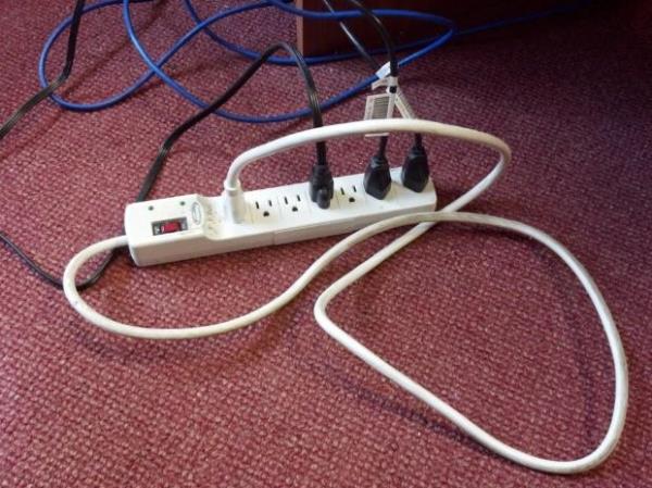 Siz hi uzatma kablosunun fiini kendi prizine takmay denediniz mi?