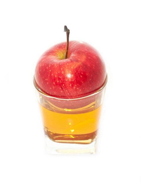 <b>ELMA SRKES VE LMON SUYU:</b> Beyazlatmada faydal olan bu doal rnler sk kullanldklarnda di minesine zarar verip, rk oluumunun hzlanmasna yol aabilir.