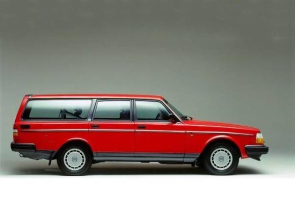 Aslnda Volvo'nun gemi 40 ylda o kadar iyi station'lar oldu ki... Klasik 240 Estate salamlyla bu galeride yerini ald. Eer 700, 850, V60 ya da V70 kullanyorsanz hepsi iin 240'a teekkr edebilirsiniz...